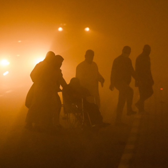 Pala gusta narandžasta magla – ljudi se guše, nema struje, letovi obustavljeni FOTO/VIDEO