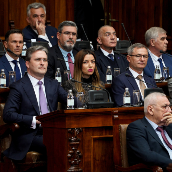 Oglasio se Mali sa posebne sednice Narodne skupštine Republike Srbije FOTO