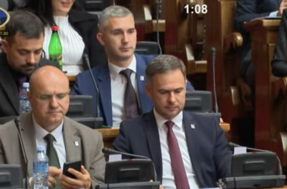 Miroslav Aleksić uvredio sve pripadnike nacionalnih manjina govorom u Skupštini VIDEO