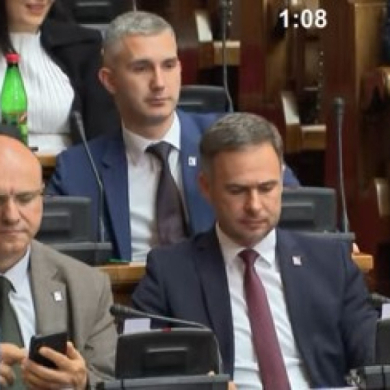 Miroslav Aleksić uvredio sve pripadnike nacionalnih manjina govorom u Skupštini VIDEO