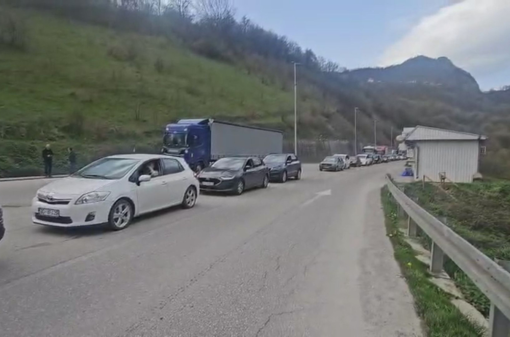 Kolaps na graničnom prelazu: Kolona vozila stoji već satima FOTO