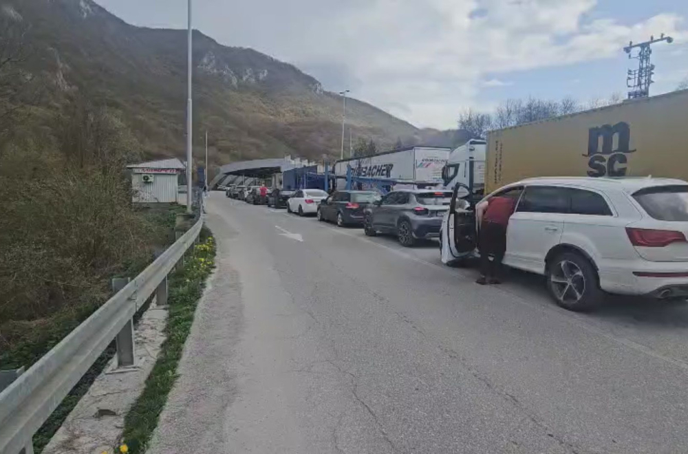 Kolaps na graničnom prelazu: Kolona vozila stoji već satima FOTO