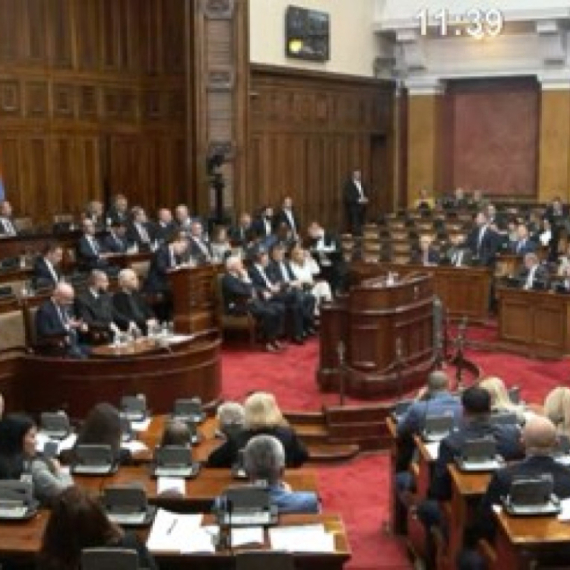 Oglasio se Dejan Vuk Stanković nakon što mu je pozlilo na sednici Skupštine