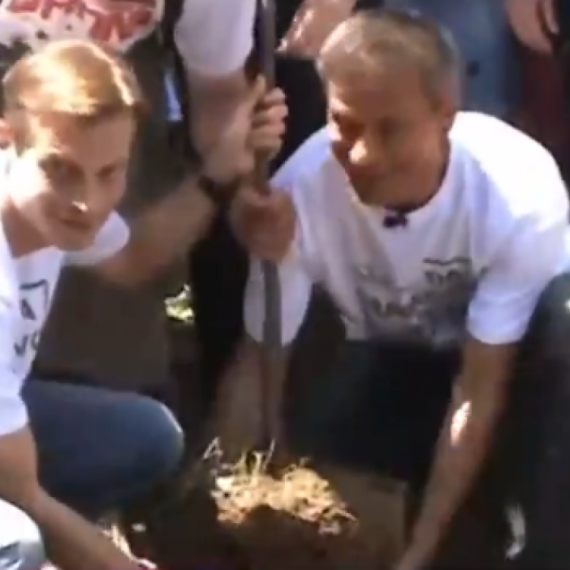 Kanadski glumac povezan sa Srđom Popovićem: Rob Stjuart bi da sprovodi obojenu revoluciju VIDEO