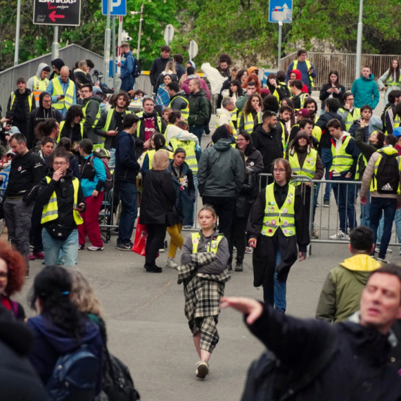 The students blocking RTS placed containers and metal fences; Morning program cancelled
