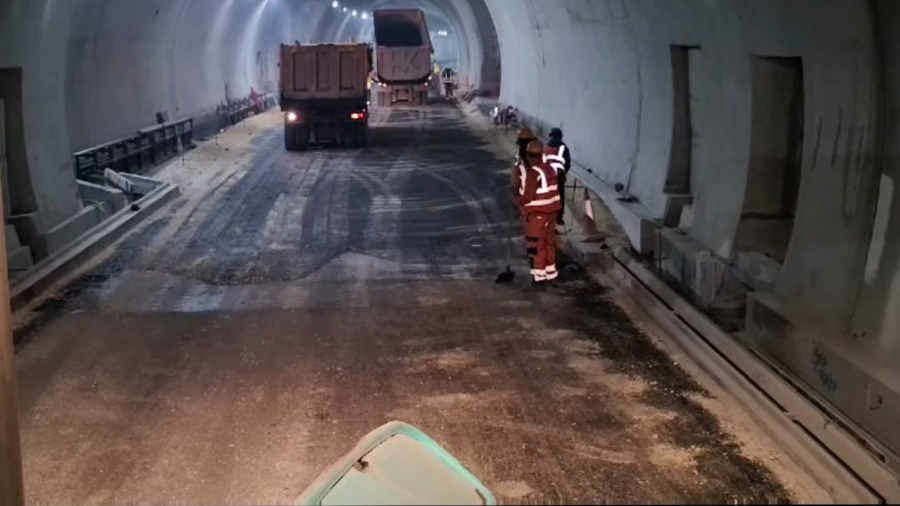 Vreo asfalt već zamirisao u tunelu Munjino brdo FOTO