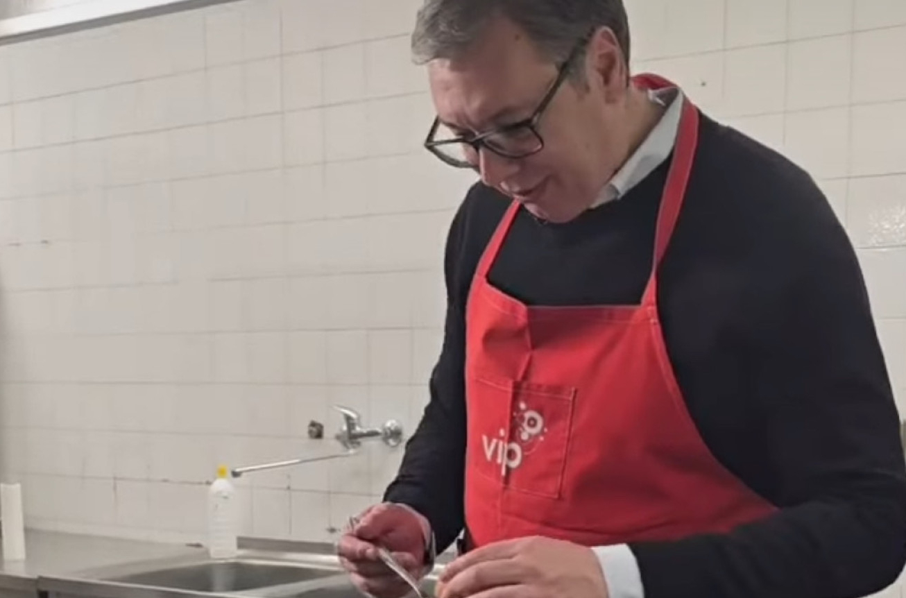 Vučić se oglasio: Bojim jaja i nosim u Ćacilend. I ja sam Ćaci! VIDEO