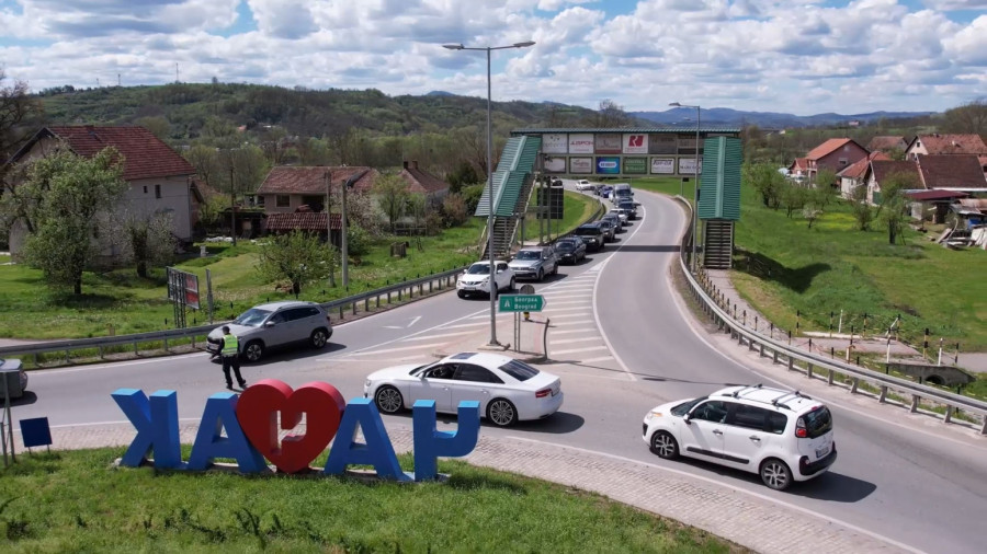 Kolaps u Pakovraću, ogromne saobraćajne gužve: Čekanje u nepreglednim kolonama FOTO/VIDEO