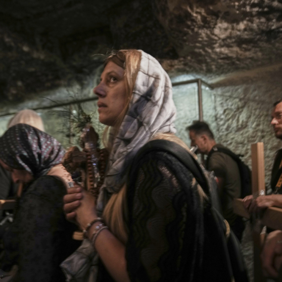 Blagodatni oganj sišao u Jerusalimu: Hristos vaskrse – vaistinu vaskrse!