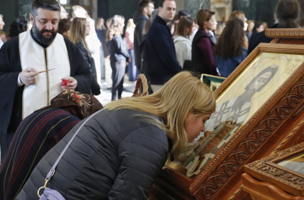 U Hramu Svetog Save služena vaskršnja liturgija; Patrijarh Porfirije u Pećkoj patrijaršiji FOTO