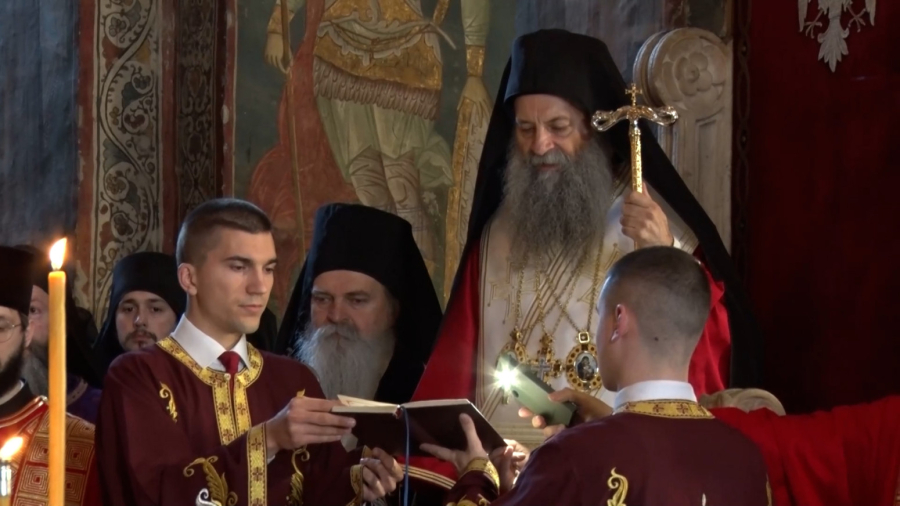 U Hramu Svetog Save služena vaskršnja liturgija; Patrijarh Porfirije u Pećkoj patrijaršiji FOTO