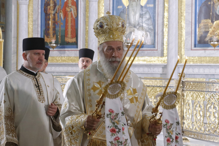 U Hramu Svetog Save služena vaskršnja liturgija; Patrijarh Porfirije u Pećkoj patrijaršiji FOTO