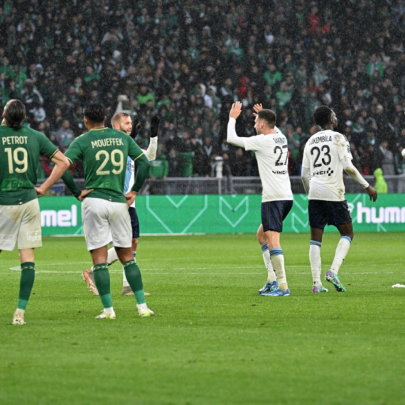 Prekinut derbi u Francuskoj – navijači su sada baš preterali  FOTO