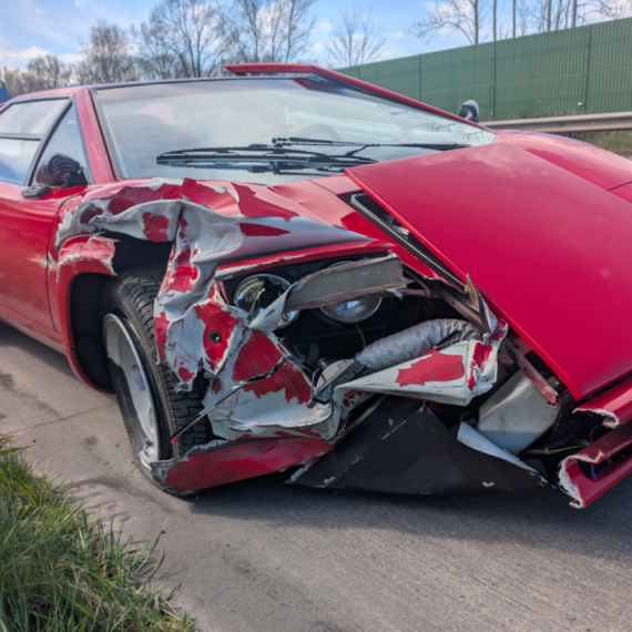 Stradao još jedan automobilski klasik, šteta 200.000 evra FOTO