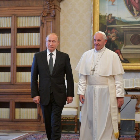A sad Kremlj: Putin je imao privilegiju da više puta komunicira sa ovim izuzetnim čovekom