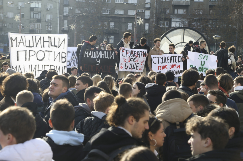 Opozicija se potpuno pogubila: Prepodne penzioneri podržavaju studente, a poslepodne su "Vučićevi" FOTO