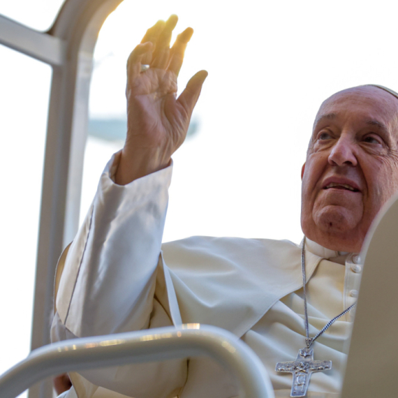 Papa Franja ih žestoko kritikovao; Tenzije i nakon njegove smrti
