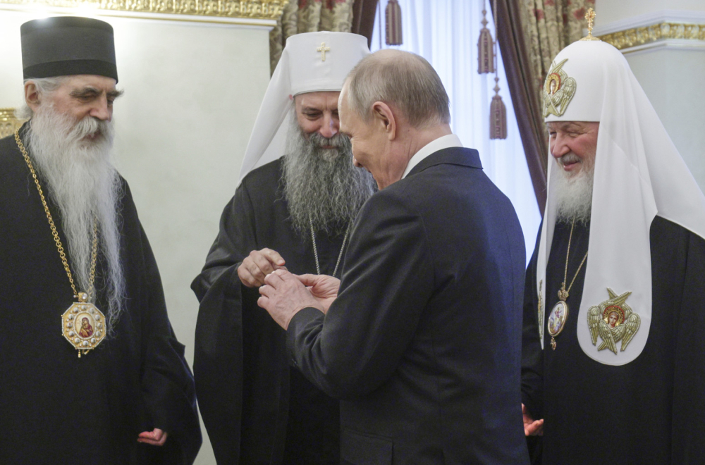 Putin posle sastanka sa patrijarhom Porfirijem: Očekujem Vučića 9. maja u Moskvi FOTO