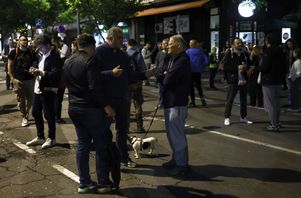 Opsada RTS – blokada ušla u deveti dan; "Tehno žurka blokadera" FOTO