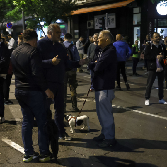 Opsada RTS – blokada ušla u deveti dan; "Tehno žurka blokadera" FOTO