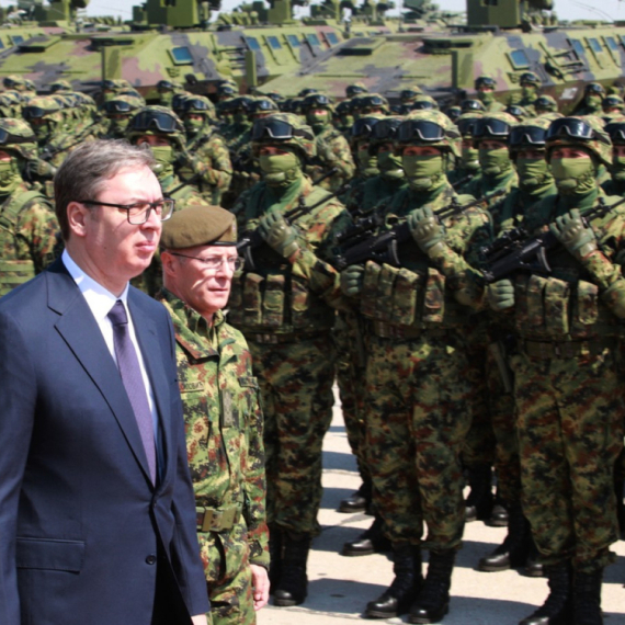 Vučić čestitao Dan Vojske Srbije: Naša zajednička dužnost jeste očuvanje mira