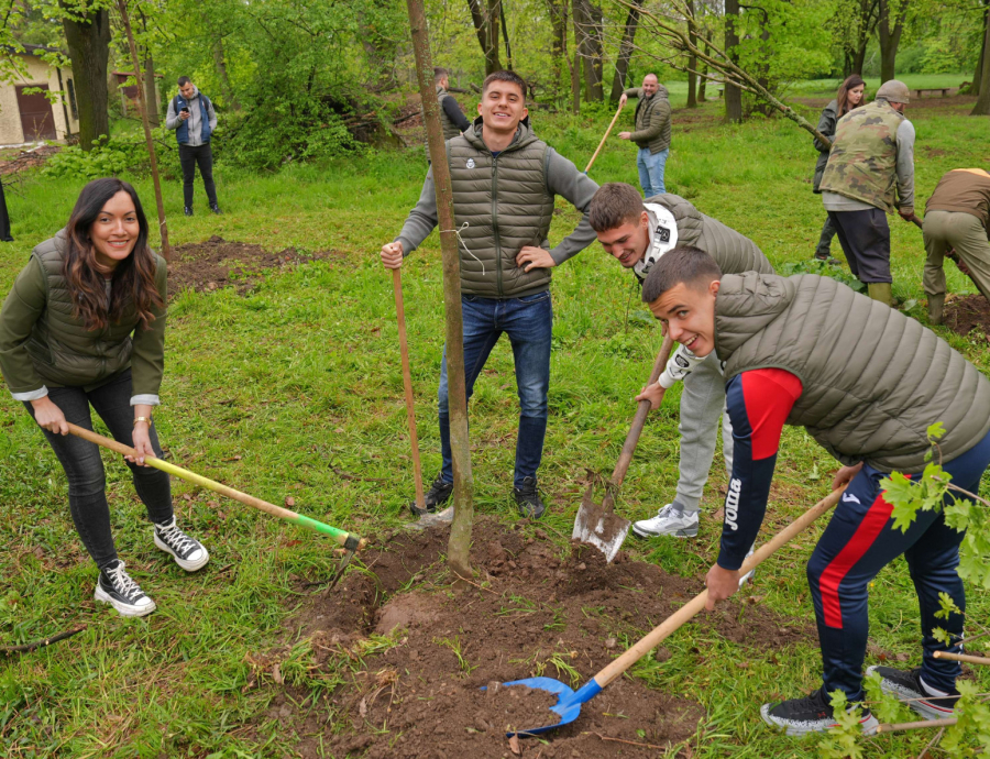 6.000 stabala za zdraviju Srbiju - MaxBet obeležio Dan planete sadnjom šuma
