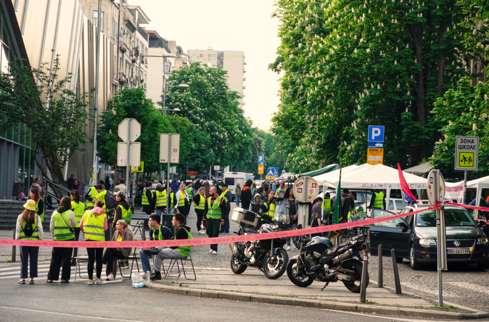 RTS still usurped; The surrounding streets are also blocked