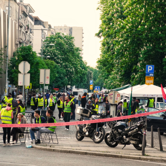 RTS still usurped; The surrounding streets are also blocked