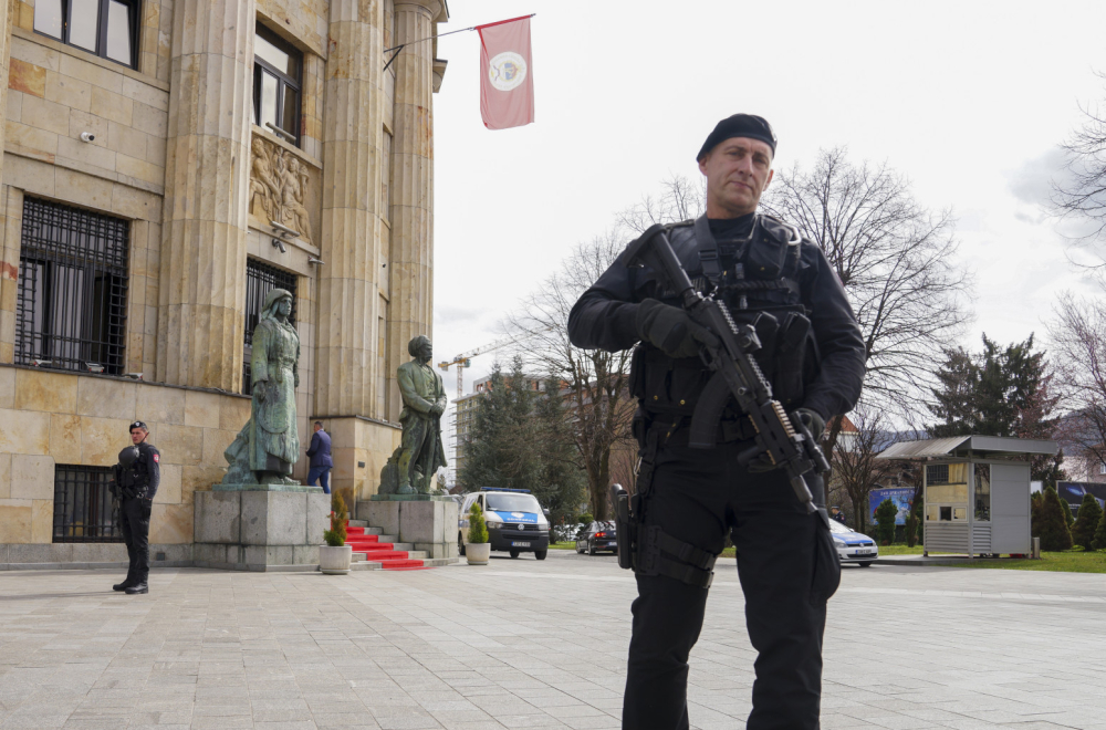 Drama: Police around the building; Members of Special Anti-terrorist Unit; Dodik still in the building? VIDEO