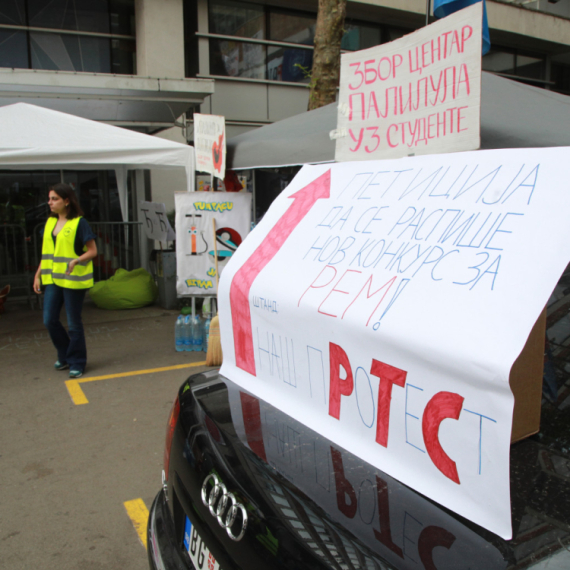 Pretnje terorom novinarima i svim zaposlenima na RTS FOTO