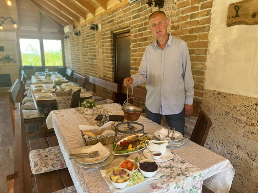 Ne jede se u Čačku samo pečenje: Milan otvorio jedinstven restoran u Srbiji FOTO