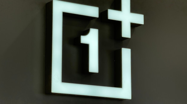 OnePlus 15T je tu: 165Hz ekran i ultra-brzo punjenje za manje od 650 dolara