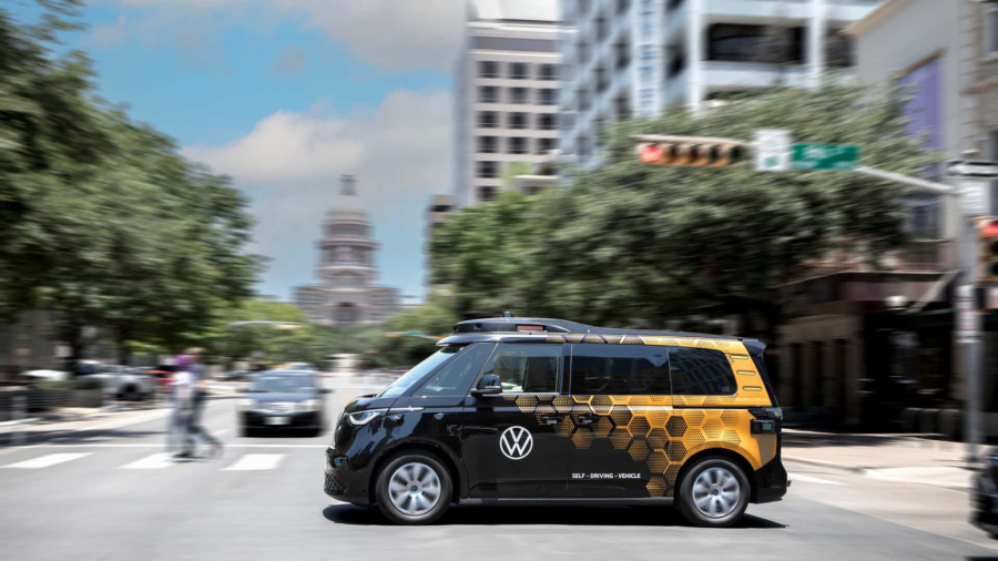 Volkswagen prestigao Teslu u trci za robotaksije!