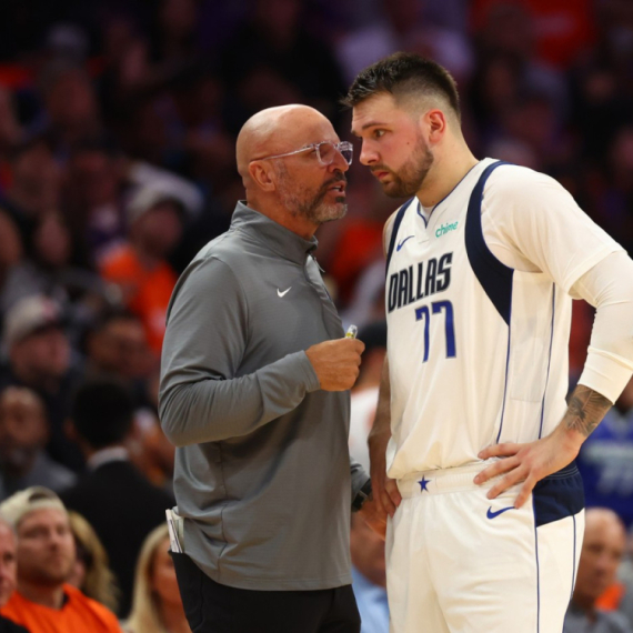 Ostao bez Dončića i NBA plej-ofa, pa se okrenuo fudbalu?! VIDEO