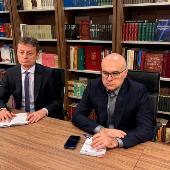Sastali se predstavnici SNS i SPS; Nedvosmislena podrška politici predsednika Vučića FOTO