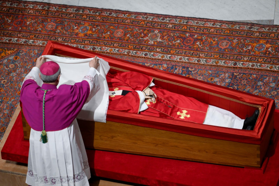 Kralju Čarlsu zabranjeno da prisustvuje sahrani pape Franje