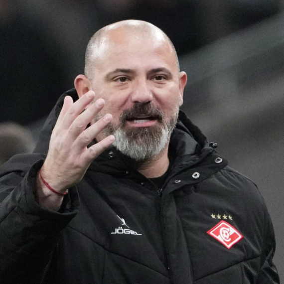 Stanković "pobesneo", pa pocrveneo u burnom derbiju Moskve VIDEO