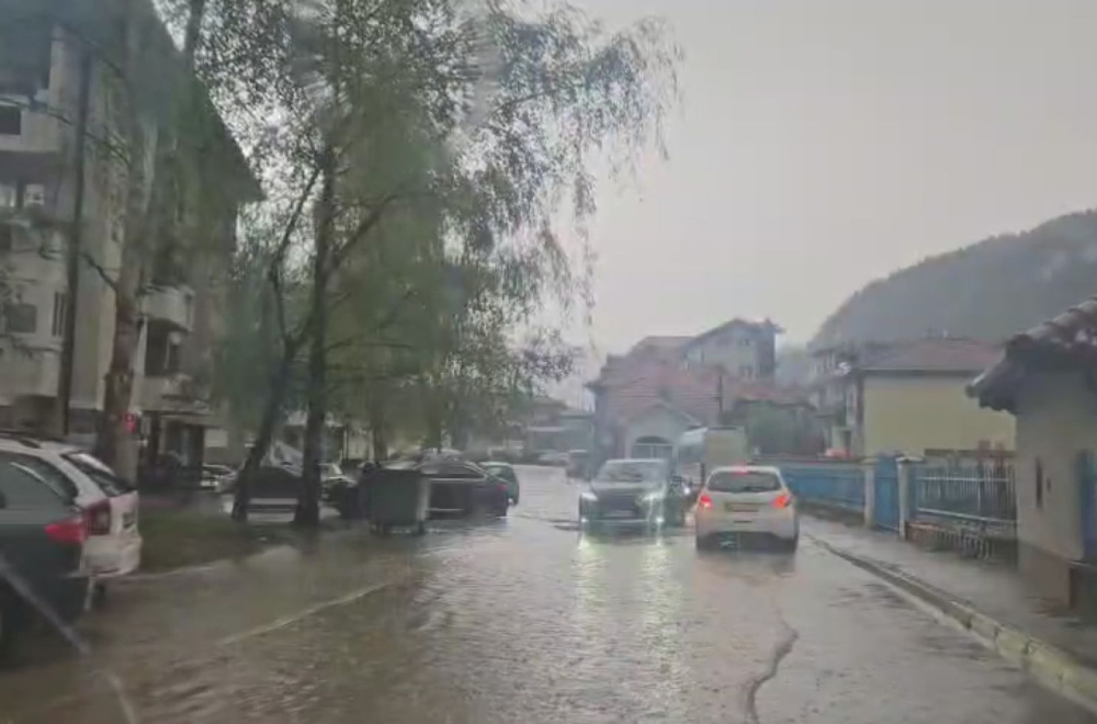 Nevreme već divlja u Srbiji: Ulice pod vodom, otežan saobraćaj FOTO