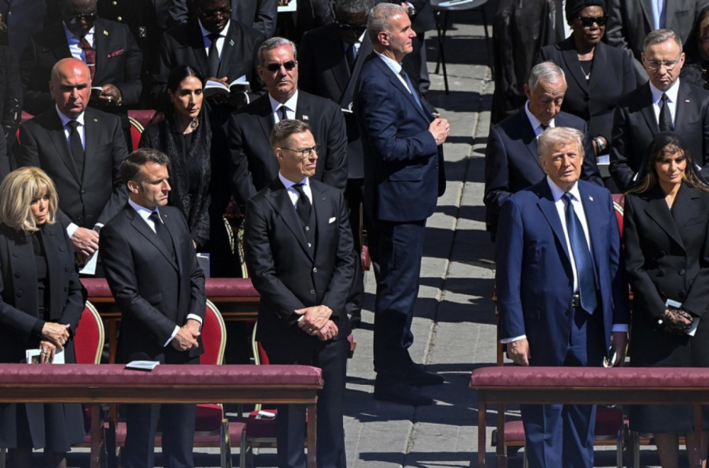 Brižit Makron jednim potezom na papinoj sahrani izazvala kritike FOTO