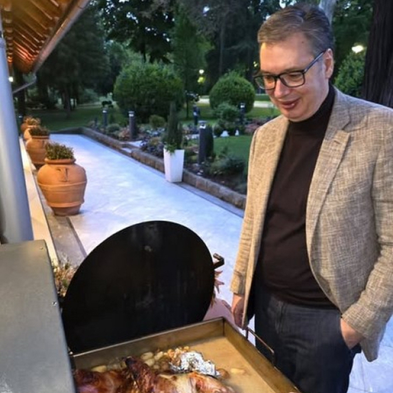 Vučić: "Za Donalda Trampa Mlađeg pripremili smo prase, glupo bi bilo da nudimo škampe i oradu" FOTO