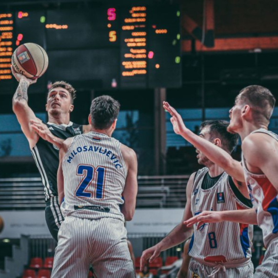 Dubai diše za vratom Partizanu