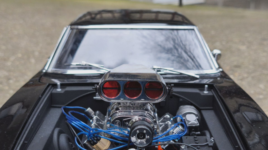 Strpljenje i precizna ruka: Duže od dve godine sklapa maketu čuvenog automobila FOTO