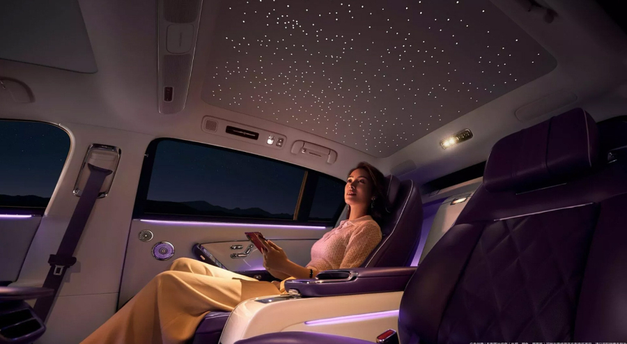 Novi ultraluksuzni Huawei u sebi kombinuje Rolls-Royce i Maybach FOTO