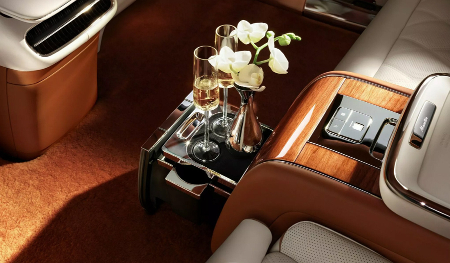 Novi ultraluksuzni Huawei u sebi kombinuje Rolls-Royce i Maybach FOTO
