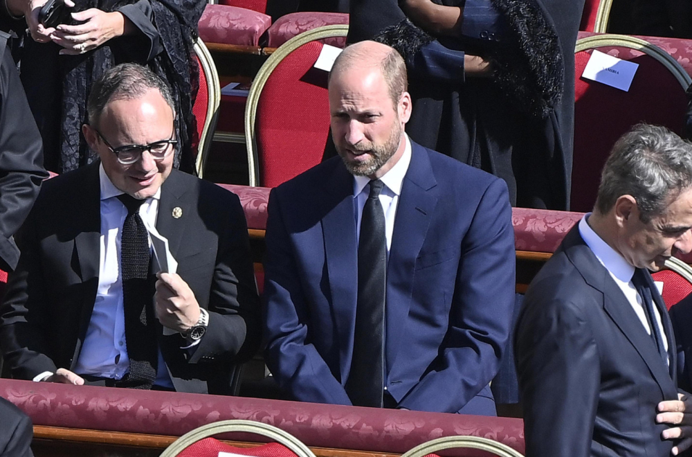 Donald Tramp i princ Vilijam razbesneli javnost: Ovo je nepoštovanje pape FOTO