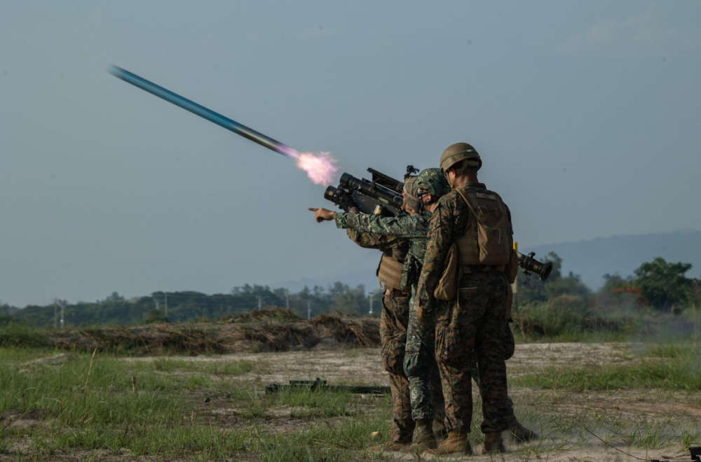 "Stinger" rakete "prže"; Hiljade vojnika na nogama; Novi rat na pomolu? FOTO
