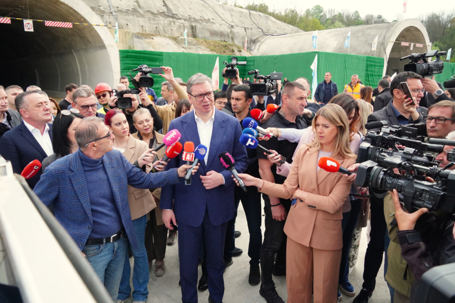 Vučić na deonici Preljina-Požega: Do Vidovdana će biti završen tunel; Blokaderi smanjili stopu rasta FOTO