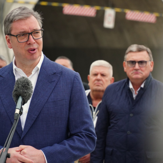 Vučić tours the works on the exit portal of the "Iriški venac" tunnel