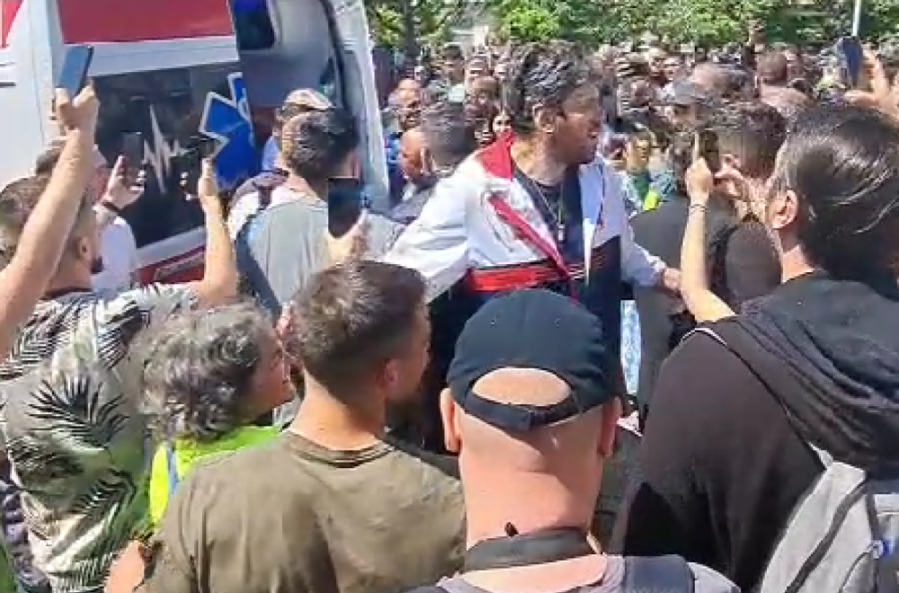 Total chaos in Novi Sad: The dean was taken away by ambulance VIDEO