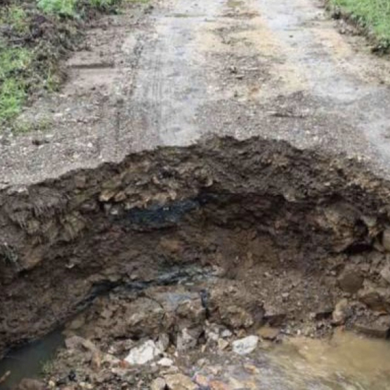 Oko 30 domaćinstava odsečeno od sveta: Hitno poslate ekipe FOTO